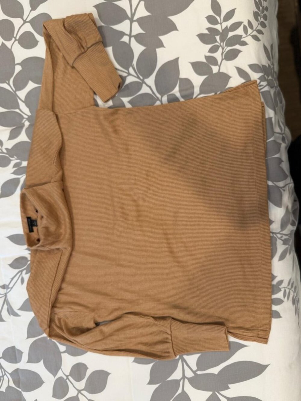Like New Ann Taylor camel-colored ribbed knit mock-neck top. S.
